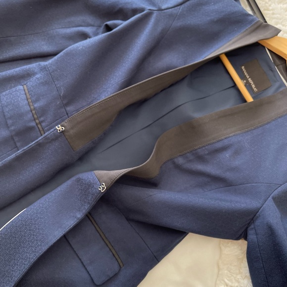 Banana Republic Navy Blue Tuxedo Blazer (size 6) - Picture 5 of 11